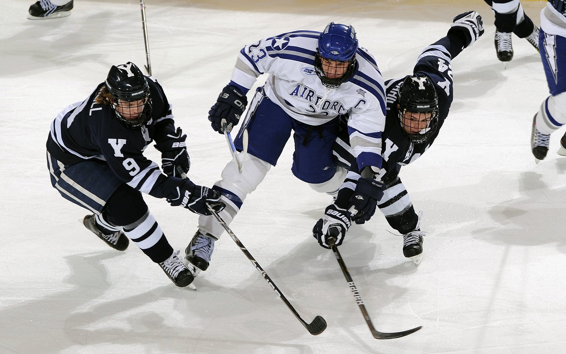 中国篮球的新时代由年轻人开启,当代篮球发展趋势是朝着团队配合